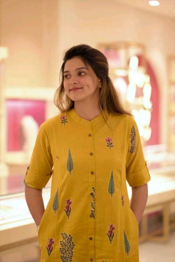 GoSriKi Floral Printed Straight Kurta With Trouser 32400173 - L
