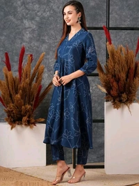 GoSriKi Women Floral Printed Regular Kurta with Trousers - M
