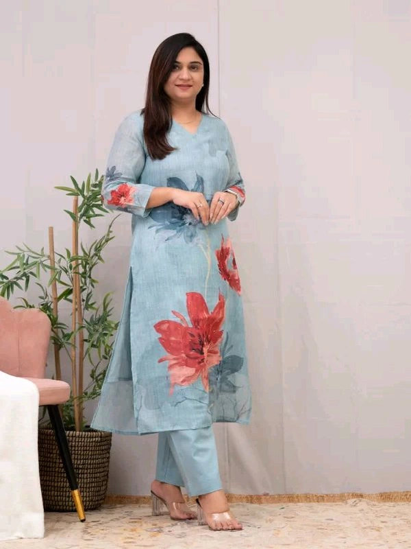 GoSriKi Floral Printed Straight Kurta with Trousers - M