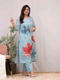 GoSriKi Floral Printed Straight Kurta with Trousers - M