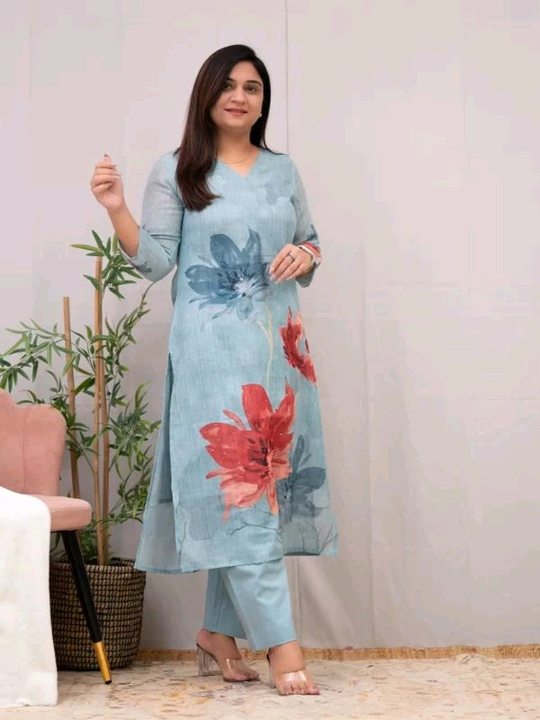 GoSriKi Floral Printed Straight Kurta with Trousers - M