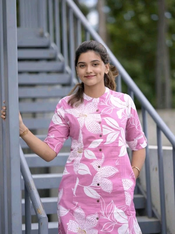 GoSriKi Floral Printed Mandarin Collar A-Line Kurta With Trousers - XL
