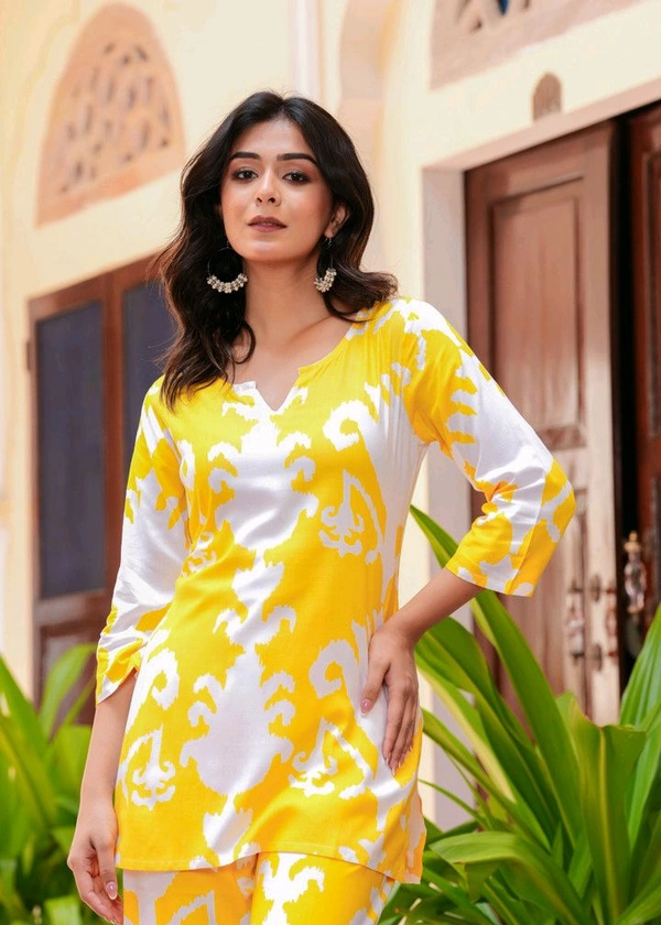Shobhit shobhit Women Viscose Rayon Kurti Palazzo Set - M