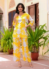 Shobhit shobhit Women Viscose Rayon Kurti Palazzo Set - M