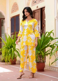 Shobhit shobhit Women Viscose Rayon Kurti Palazzo Set - M