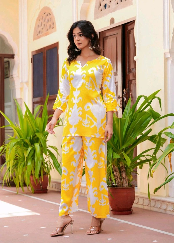Shobhit shobhit Women Viscose Rayon Kurti Palazzo Set - M