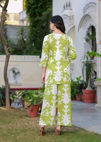 Shobhit shobhit Women Viscose Rayon Kurti Palazzo Set - L