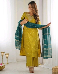 Skylee Women Jacquard, Silk Blend Kurta Pant Dupatta Set - L