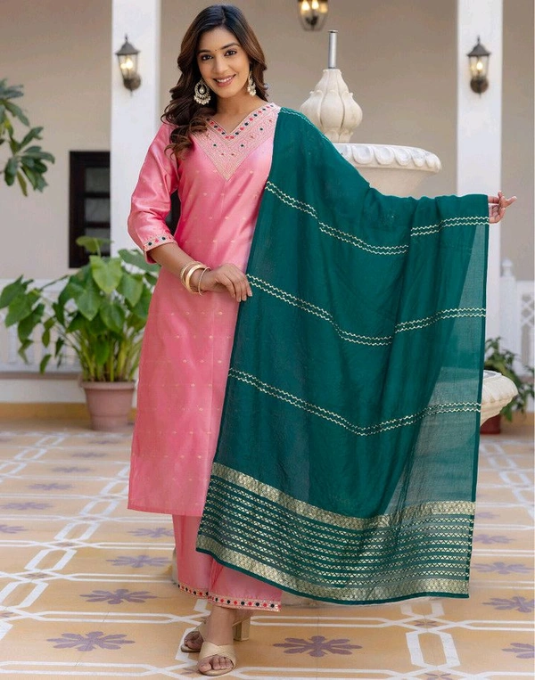 Skylee 
Women Jacquard, Silk Blend Kurta Pant Dupatta Set - S