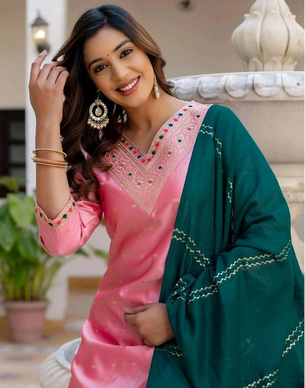 Skylee 
Women Jacquard, Silk Blend Kurta Pant Dupatta Set - M