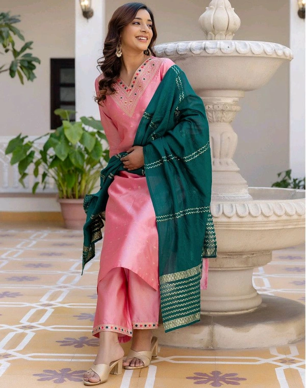Skylee 
Women Jacquard, Silk Blend Kurta Pant Dupatta Set - M
