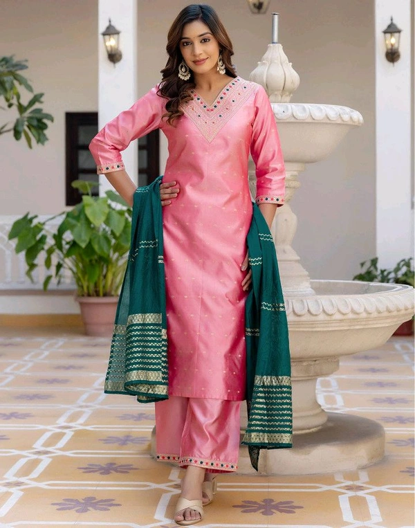Skylee 
Women Jacquard, Silk Blend Kurta Pant Dupatta Set - M
