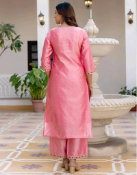 Skylee 
Women Jacquard, Silk Blend Kurta Pant Dupatta Set - M