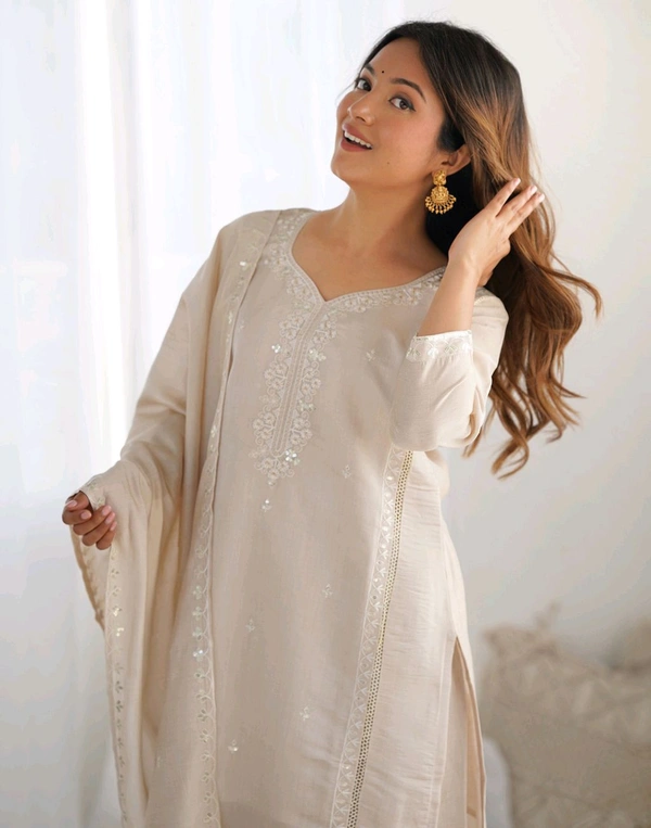 Skylee Women Silk Blend Kurta Pant Dupatta Set - S