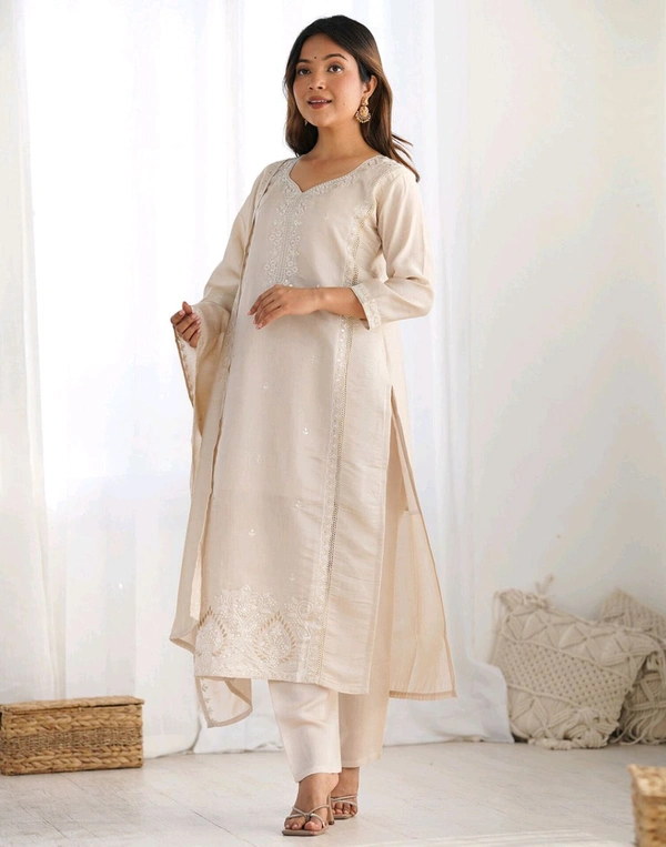 Skylee Women Silk Blend Kurta Pant Dupatta Set - S