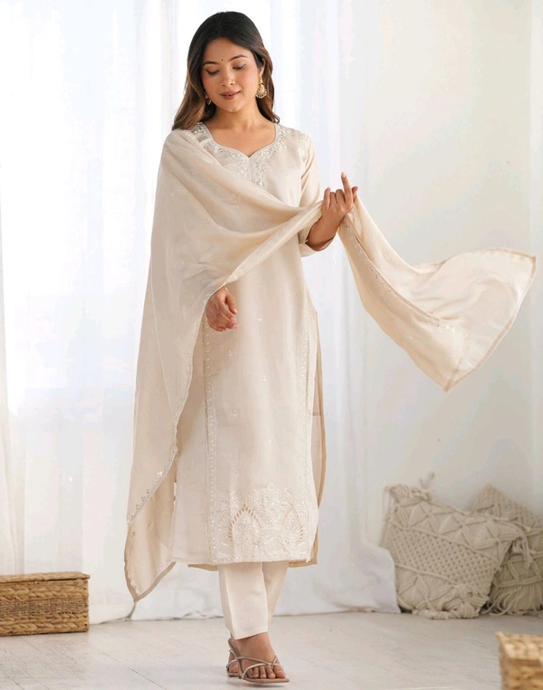 Skylee Women Silk Blend Kurta Pant Dupatta Set - S