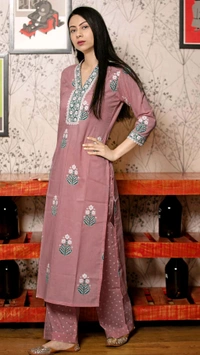 Gosriki Women Cotton Rayon Kurta Pant Dupatta Set - S
