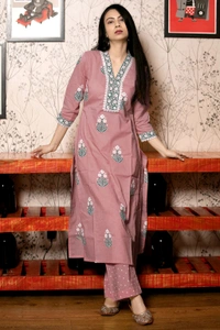 Gosriki Women Cotton Rayon Kurta Pant Dupatta Set - S