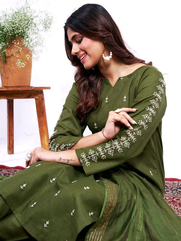 ARADHNA Embroidered Kurta, Trouser/Pant & Dupatta Set - M