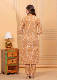 VEERACOLLECTION Floral Print Kurta, Trouser/Pant & Dupatta Set - M