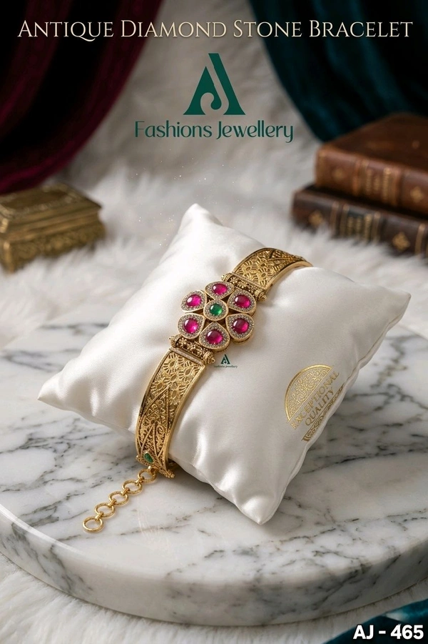 ANTIQUE DIAMOND STONE BRACELET