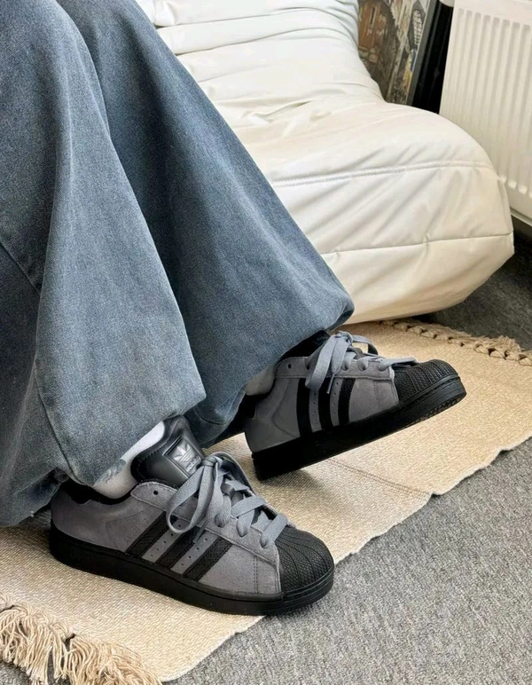 ADIDAS ORIGINALS SUPERSTAR  - Black, 6
