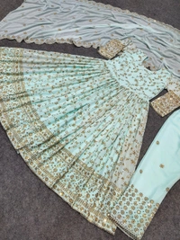 GOWN YONKITA KAPOOR