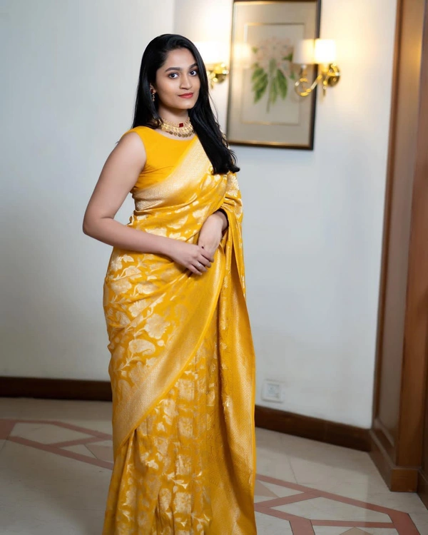 SSD Golden Queen Saree - Gold