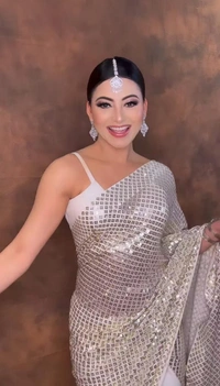 SSD Urvashi Rautela Wear - white