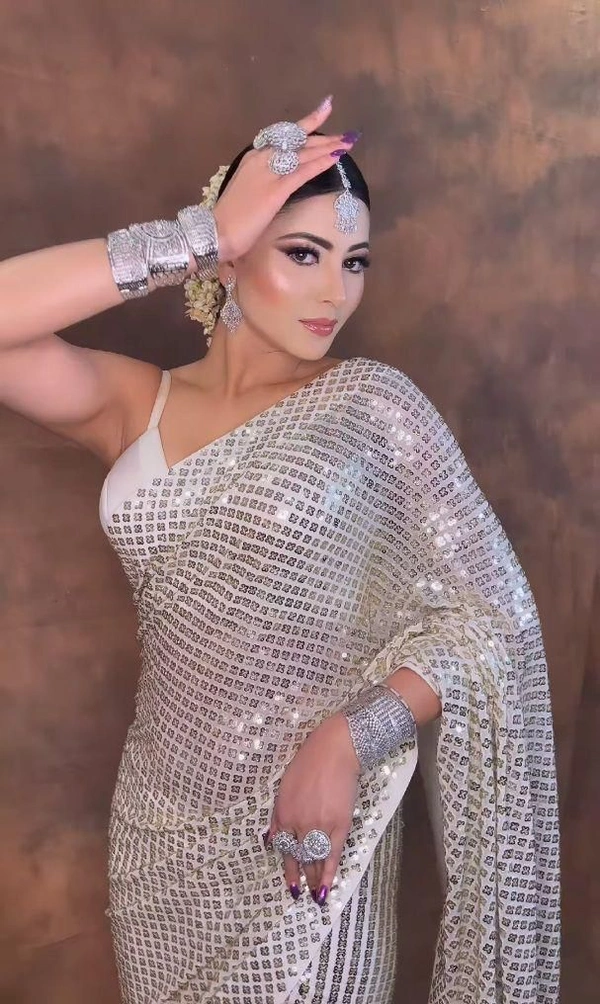 SSD Urvashi Rautela Wear - white