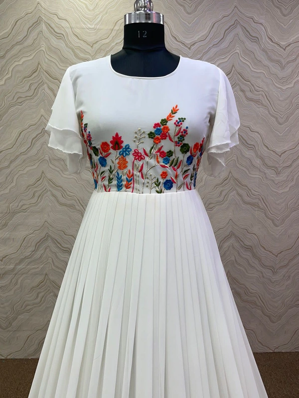 SSD GOWN 2022 - white 🤍