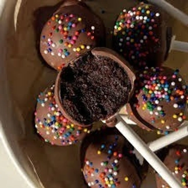 Cake lollipops