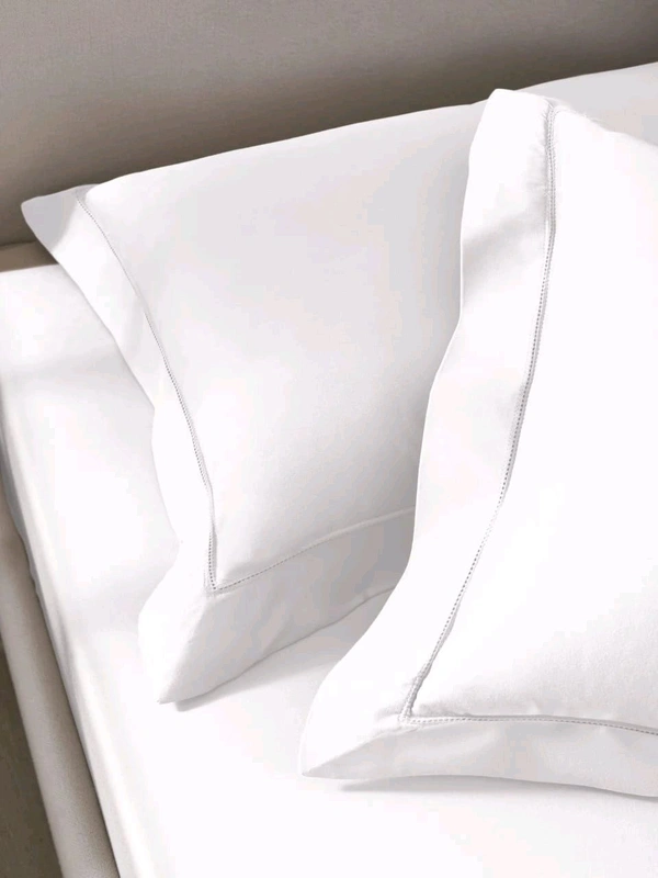 Bombay Dyeing  Bombay dyeing Plain white Bedsheet King Size 100% Cotton In Ahmedabad Gujarat India  - White