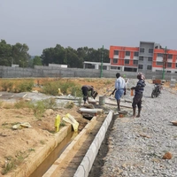 Orange Square - white, 7.5 acre with 124 plots