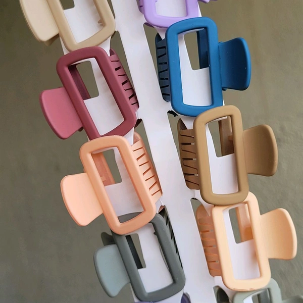 Matte Finsh Clip Medium Size - P1034