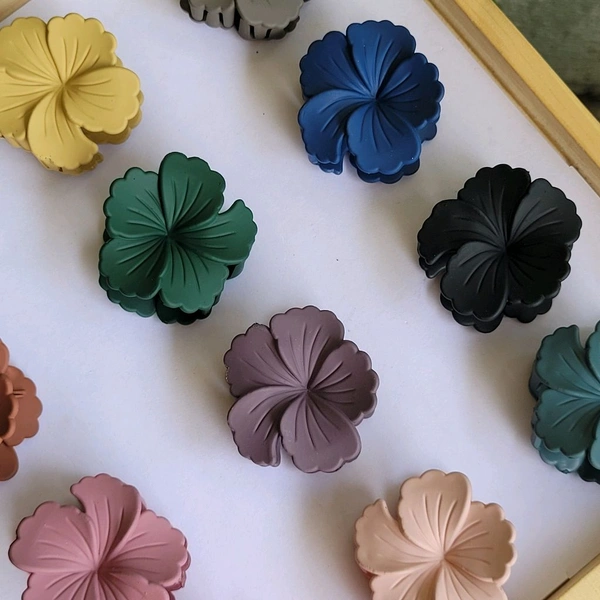 Matte Finsh Hibiscus Clip - P1036