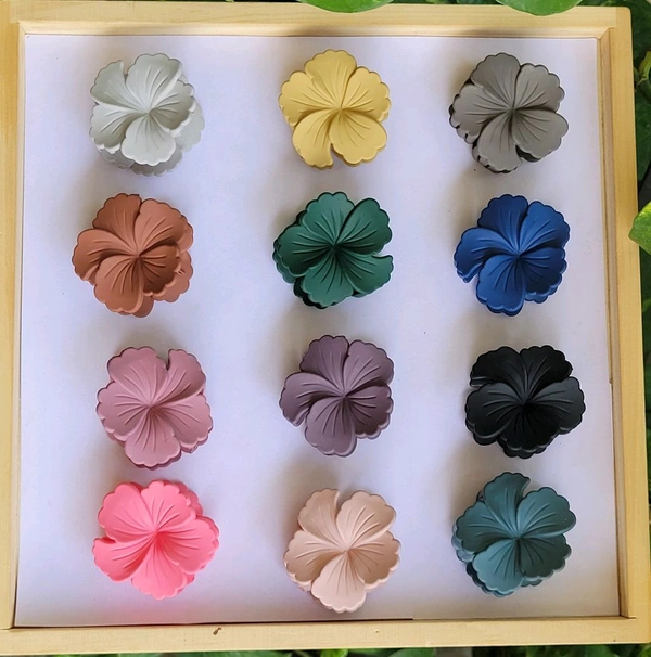 Matte Finsh Hibiscus Clip - P1036