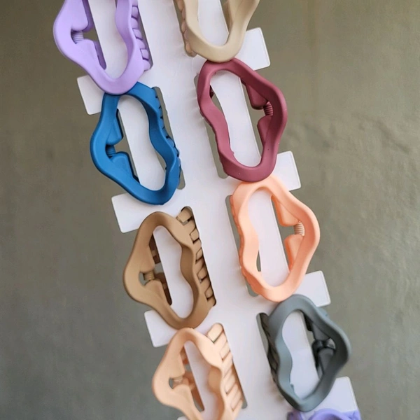 Matte Finsh Hibiscus Clip Medium Size - P1055