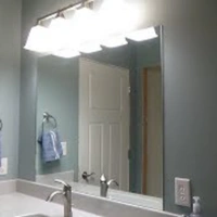Studio Light STUDIO GLOW*Gives you the most natural ligh for makeup•Cordless.
