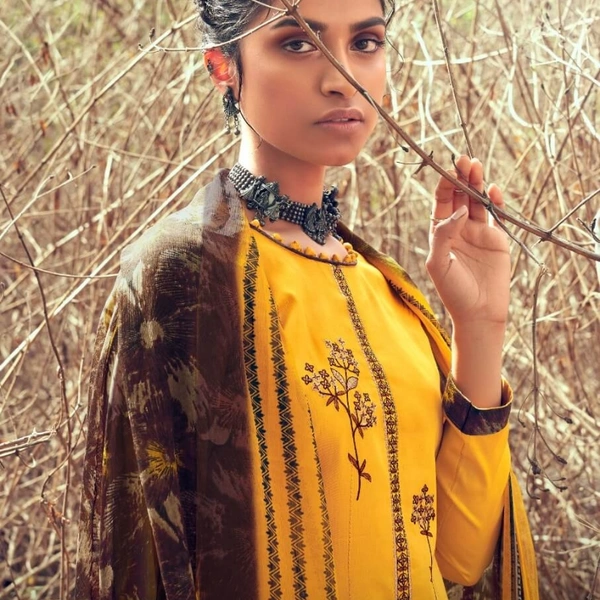 Beautifull jam Cotton Suit With Semi Pure Dupatta & Printed Bottom 
