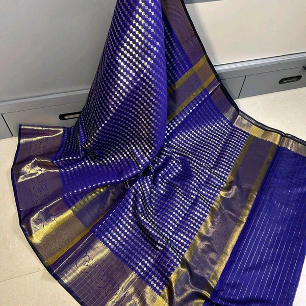 Banarasi Thousand Butta saree