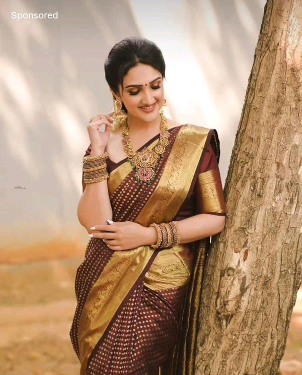 Banrasi Thousand Butta Saree