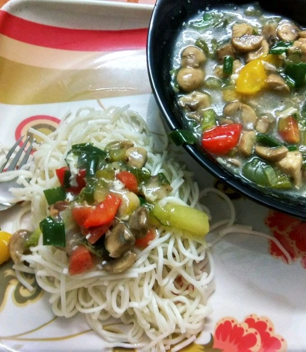 Veg Chowmin Gravy