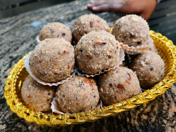 Goundh Laddu - 1Kg