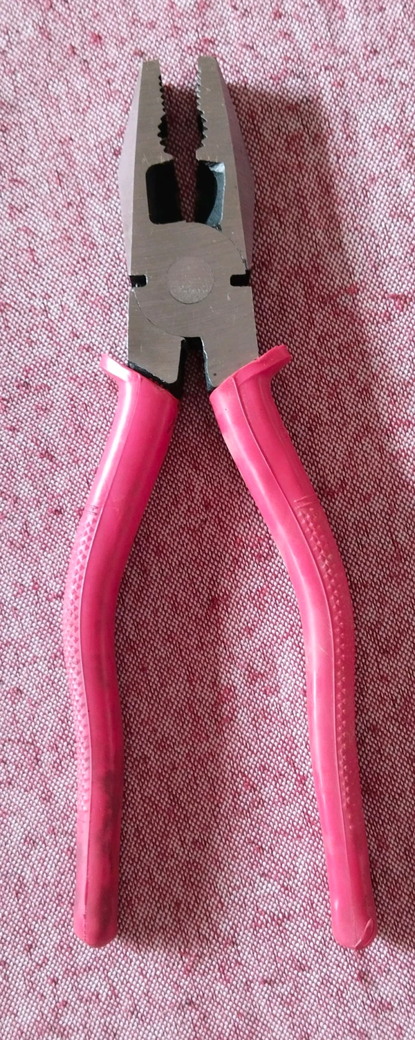 Red Plier 7"