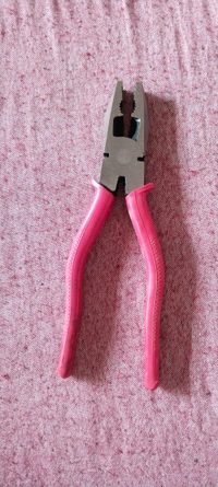 Red Plier 7"