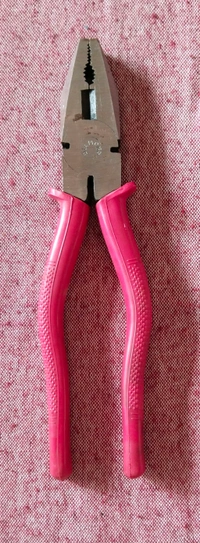 Red Plier 8"