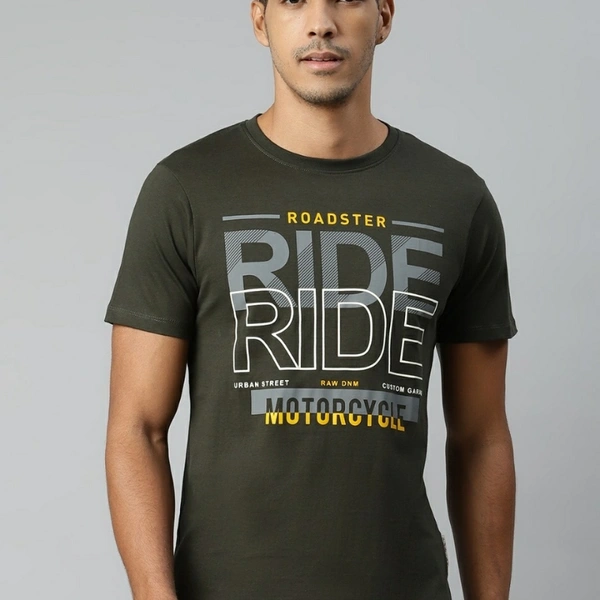 Men Olive Green & White Pure Cotton Printed Round Neck T-shirt - S