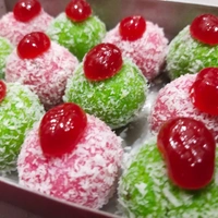 COCONUT PAN AND ROSE LADDU - GREEN & PINK, 250 gm