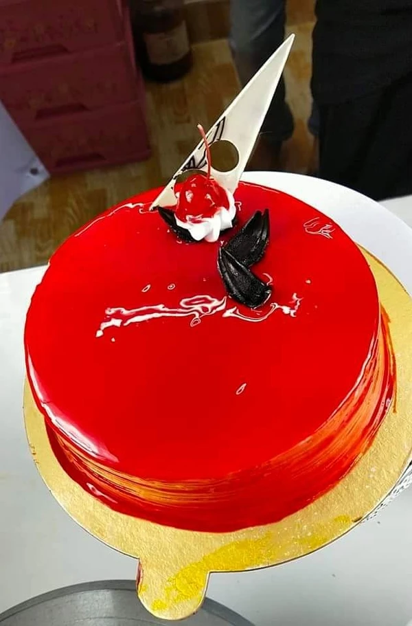 Hypnotizing Red Mirror Cake - 2